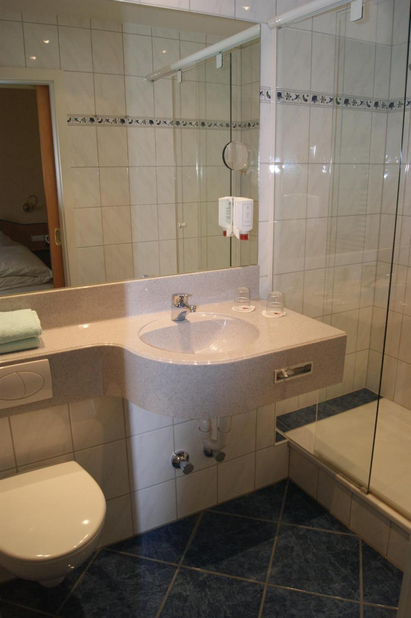 Hotel-Restaurant Schwedi ランゲナルゲン エクステリア 写真