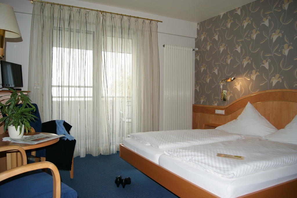 Hotel-Restaurant Schwedi ランゲナルゲン 部屋 写真