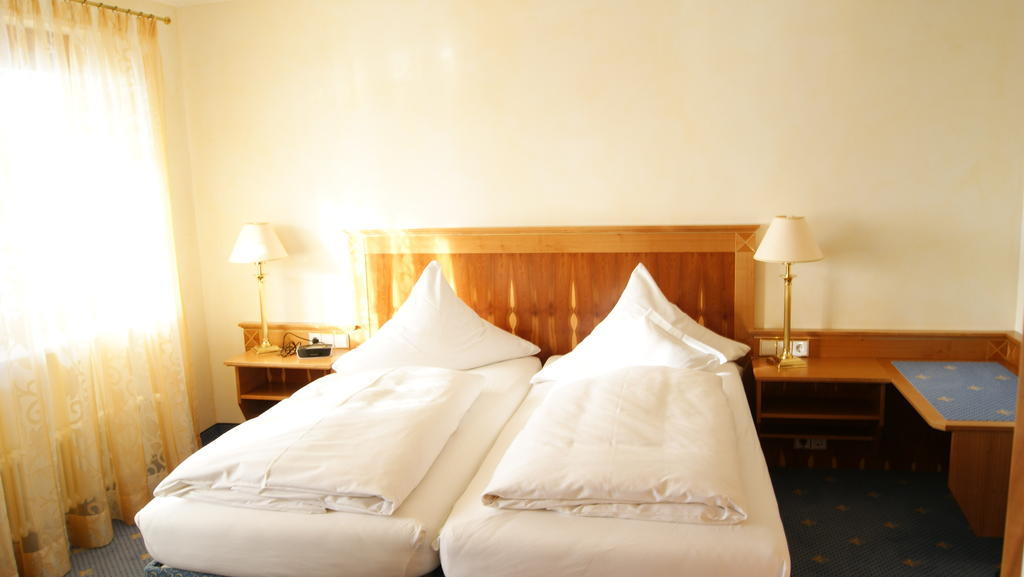 Hotel-Restaurant Schwedi ランゲナルゲン 部屋 写真