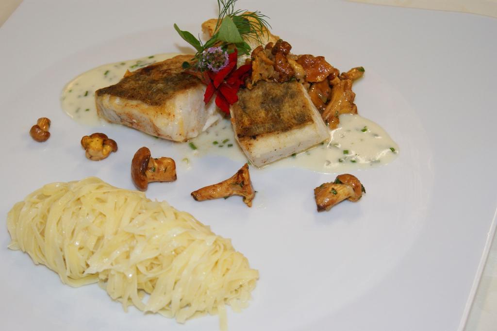 Hotel-Restaurant Schwedi ランゲナルゲン エクステリア 写真