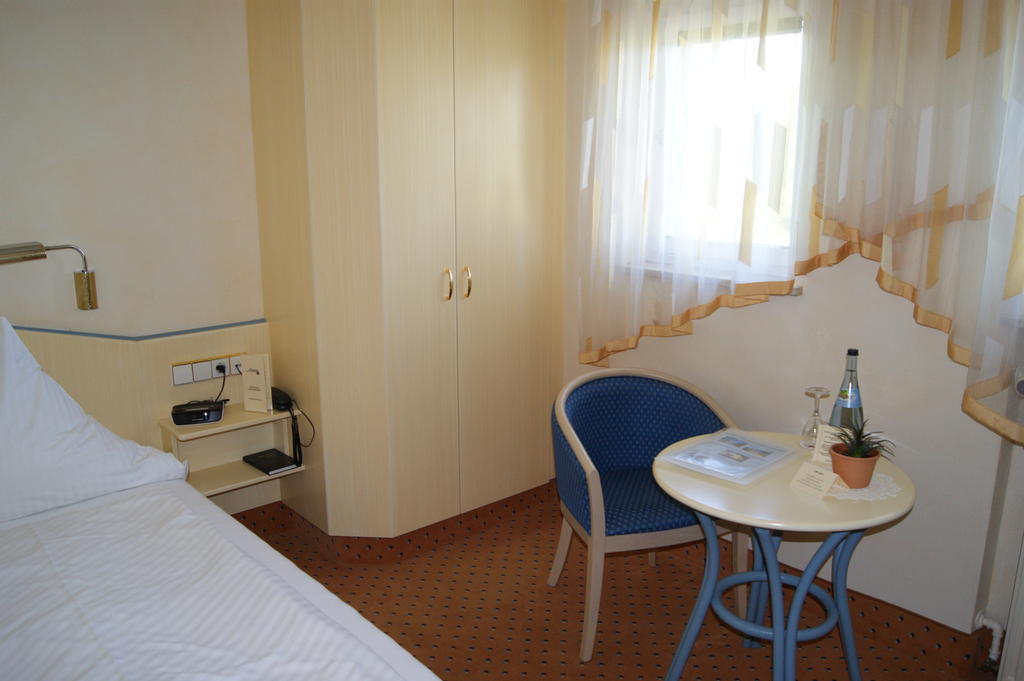 Hotel-Restaurant Schwedi ランゲナルゲン 部屋 写真