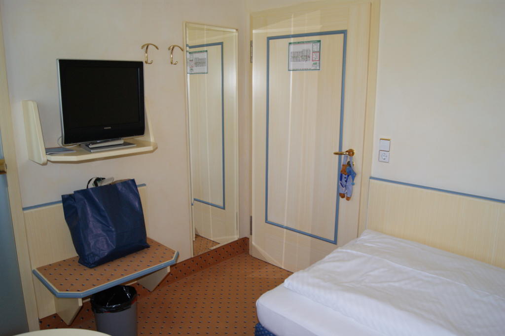 Hotel-Restaurant Schwedi ランゲナルゲン 部屋 写真